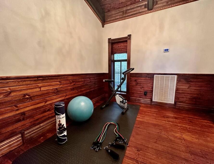 5 Bedroom Estate Near Casino And Downtown 브리스톨 외부 사진