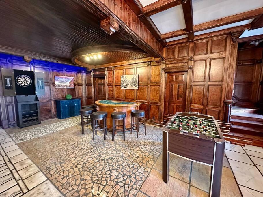 5 Bedroom Estate Near Casino And Downtown 브리스톨 외부 사진