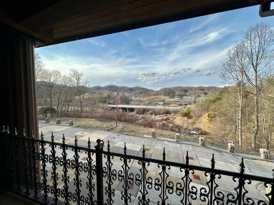 5 Bedroom Estate Near Casino And Downtown 브리스톨 외부 사진